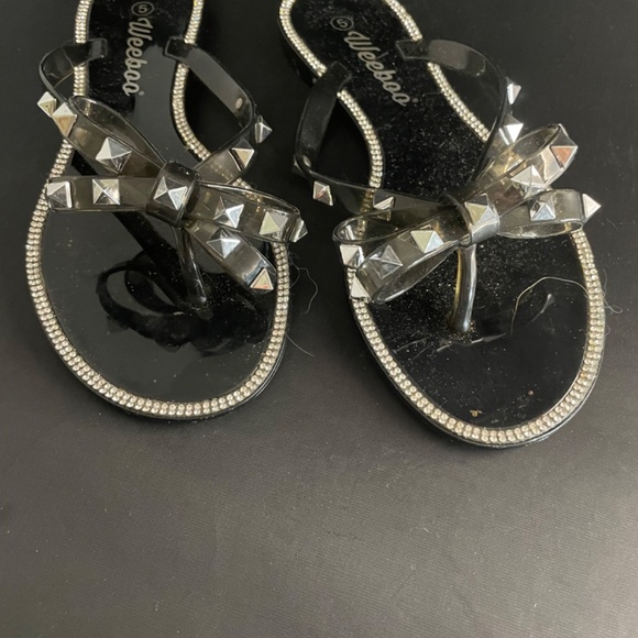 New Women's Size 5 Weeboo, Black Plastic and Rhinestones Flat Sandals - Picture 5 of 7
